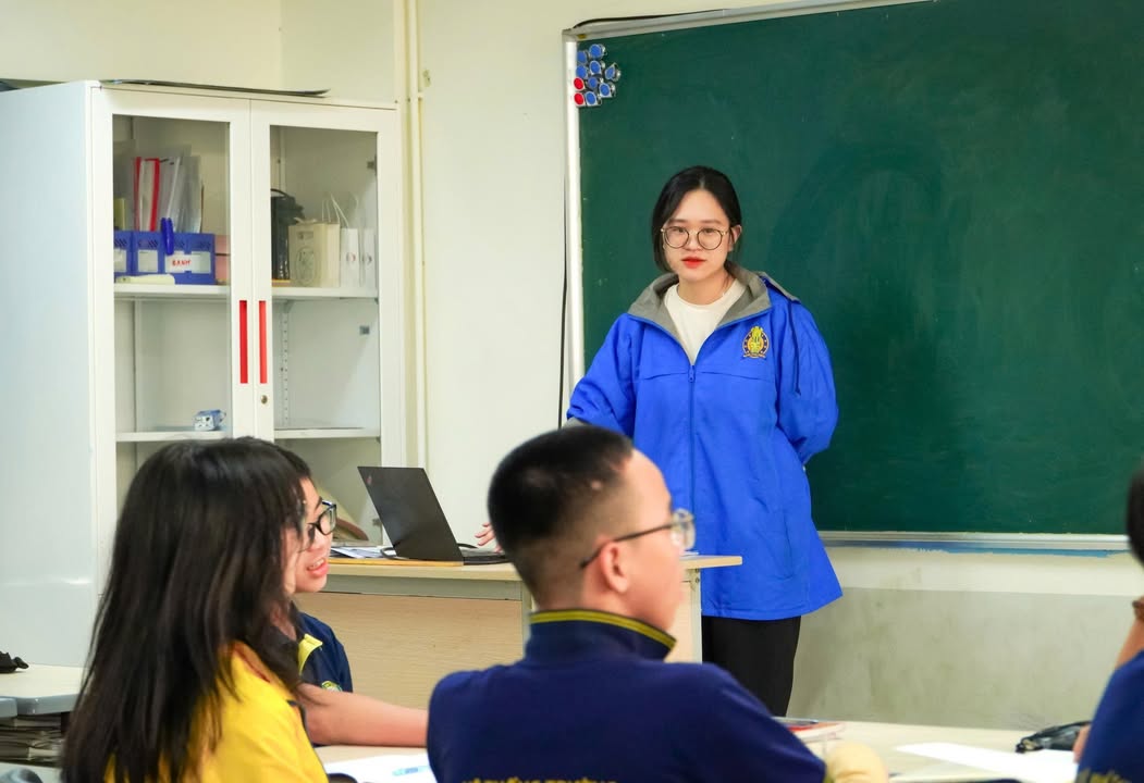 🌷 🌷 TIẾT HỌC TIẾNG ANH TRI ÂN THẦY CÔ CỦA HỌC SINH TRƯỜNG XANH TUỆ ĐỨC