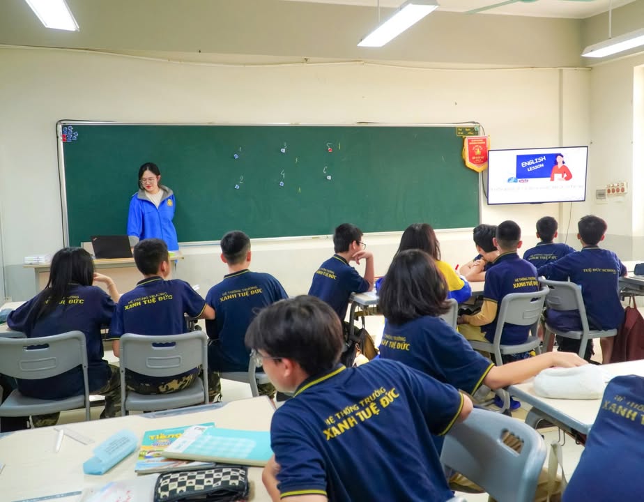 🌷 🌷 TIẾT HỌC TIẾNG ANH TRI ÂN THẦY CÔ CỦA HỌC SINH TRƯỜNG XANH TUỆ ĐỨC