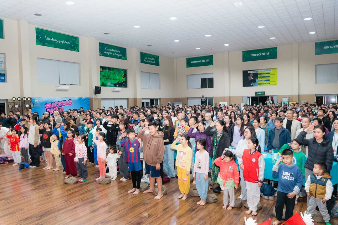 🇻🇳 🇻🇳 TRƯỜNG XANH TUỆ ĐỨC HÂN HẠNH ĐỒNG HÀNH BUỔI CHIẾU PHIM “MƯA ĐỎ” – MỘT ĐÊM TRI ÂN GIỮA LÒNG KHU ĐÔ THỊ THANH HÀ 💚
