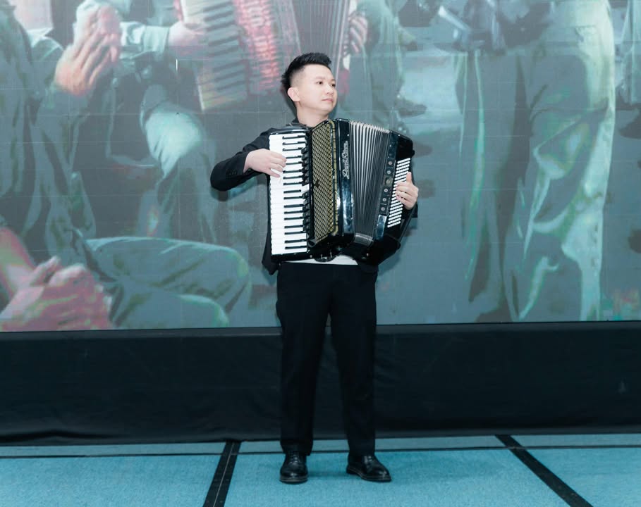 🇻🇳 🇻🇳 TRƯỜNG XANH TUỆ ĐỨC HÂN HẠNH ĐỒNG HÀNH BUỔI CHIẾU PHIM “MƯA ĐỎ” – MỘT ĐÊM TRI ÂN GIỮA LÒNG KHU ĐÔ THỊ THANH HÀ 💚