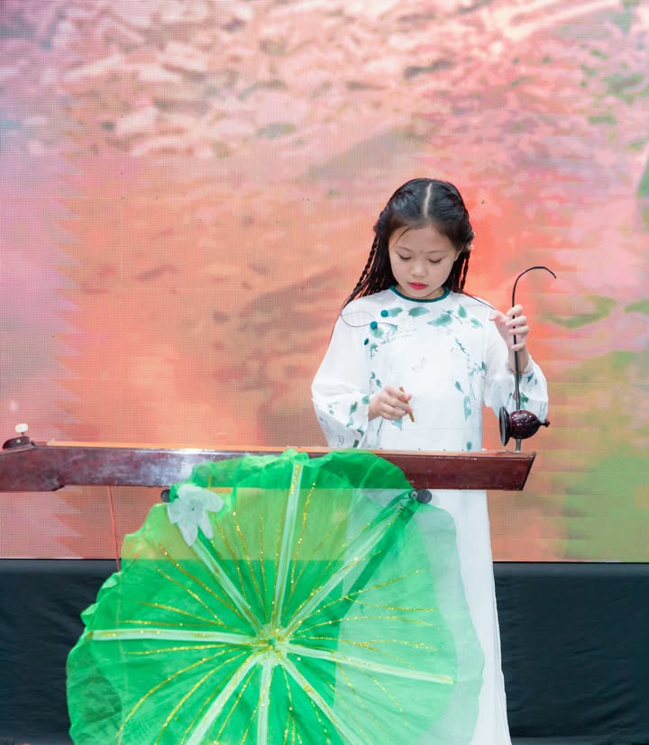 🇻🇳 🇻🇳 TRƯỜNG XANH TUỆ ĐỨC HÂN HẠNH ĐỒNG HÀNH BUỔI CHIẾU PHIM “MƯA ĐỎ” – MỘT ĐÊM TRI ÂN GIỮA LÒNG KHU ĐÔ THỊ THANH HÀ 💚