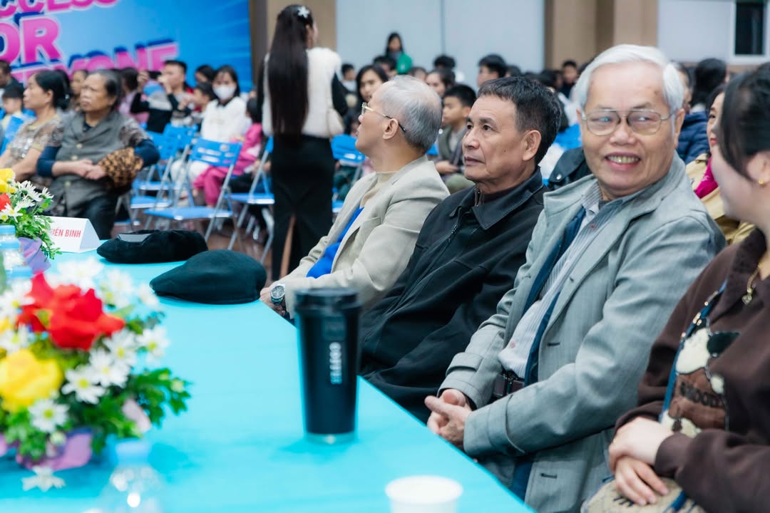 🇻🇳 🇻🇳 TRƯỜNG XANH TUỆ ĐỨC HÂN HẠNH ĐỒNG HÀNH BUỔI CHIẾU PHIM “MƯA ĐỎ” – MỘT ĐÊM TRI ÂN GIỮA LÒNG KHU ĐÔ THỊ THANH HÀ 💚