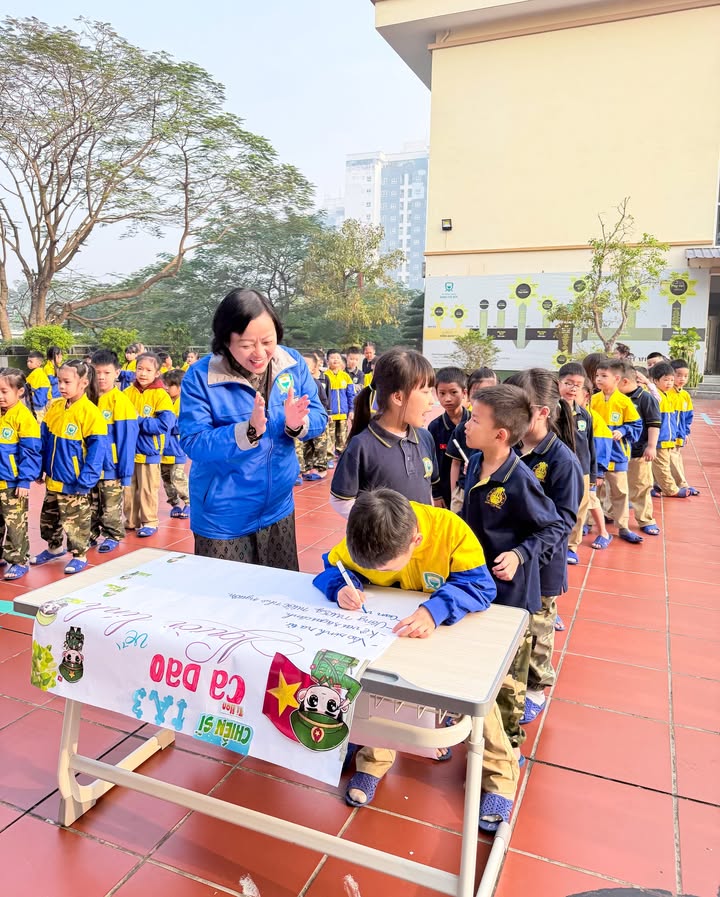 🇻🇳 HỌC SINH TRƯỜNG XANH PHÁT HUY TRUYỀN THỐNG UỐNG NƯỚC NHỚ NGUỒN - CHÀO MỪNG NGÀY THÀNH LẬP QUÂN ĐỘI NHÂN DÂN VIỆT NAM 22/12 🇻🇳