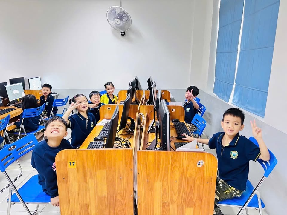 "🌿 SĨ TỬ XANH TUỆ ĐỨC TỎA SÁNG TẠI CÁC SÂN CHƠI TRÍ TUỆ CẤP TRƯỜNG - TRẠNG NGUYÊN TIẾNG VIỆT & VIOLYMPIC 2025