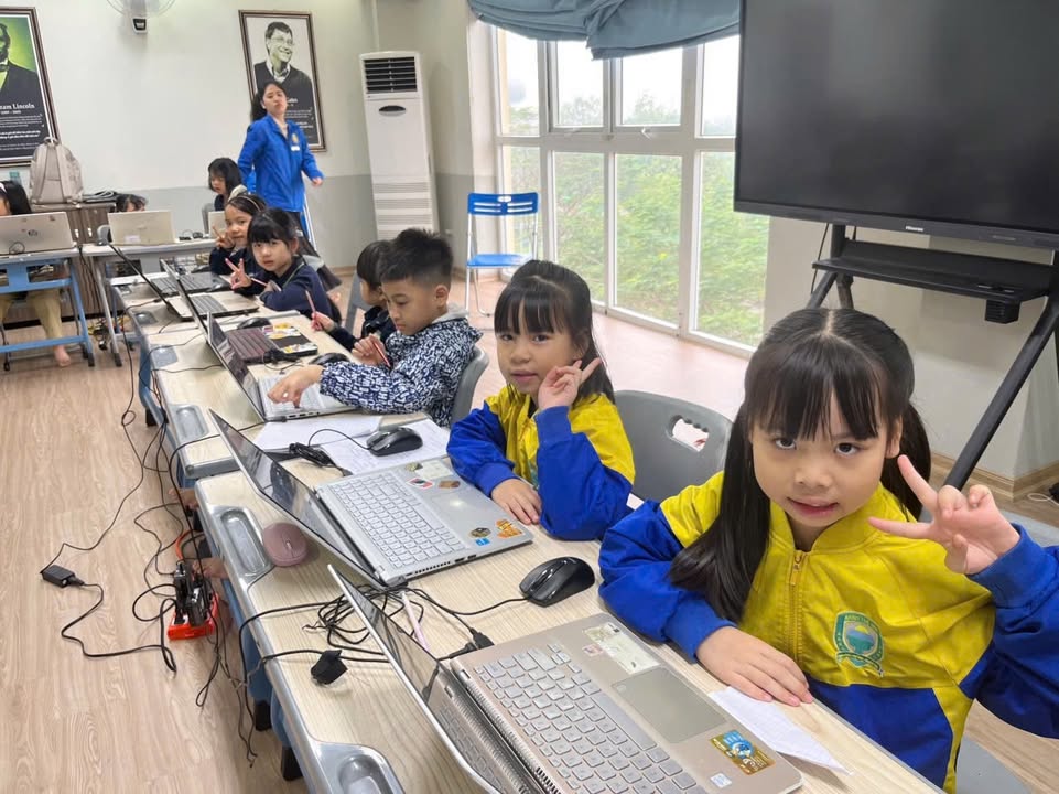 "🌿 SĨ TỬ XANH TUỆ ĐỨC TỎA SÁNG TẠI CÁC SÂN CHƠI TRÍ TUỆ CẤP TRƯỜNG - TRẠNG NGUYÊN TIẾNG VIỆT & VIOLYMPIC 2025