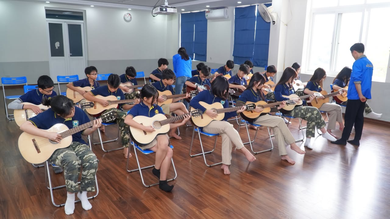 THẾ GIỚI ÂM NHẠC ĐA SẮC MÀU TẠI XANH TUỆ ĐỨC – NƠI CẢM XÚC VÀ KỸ NĂNG CÙNG THĂNG HOA 🎶✨