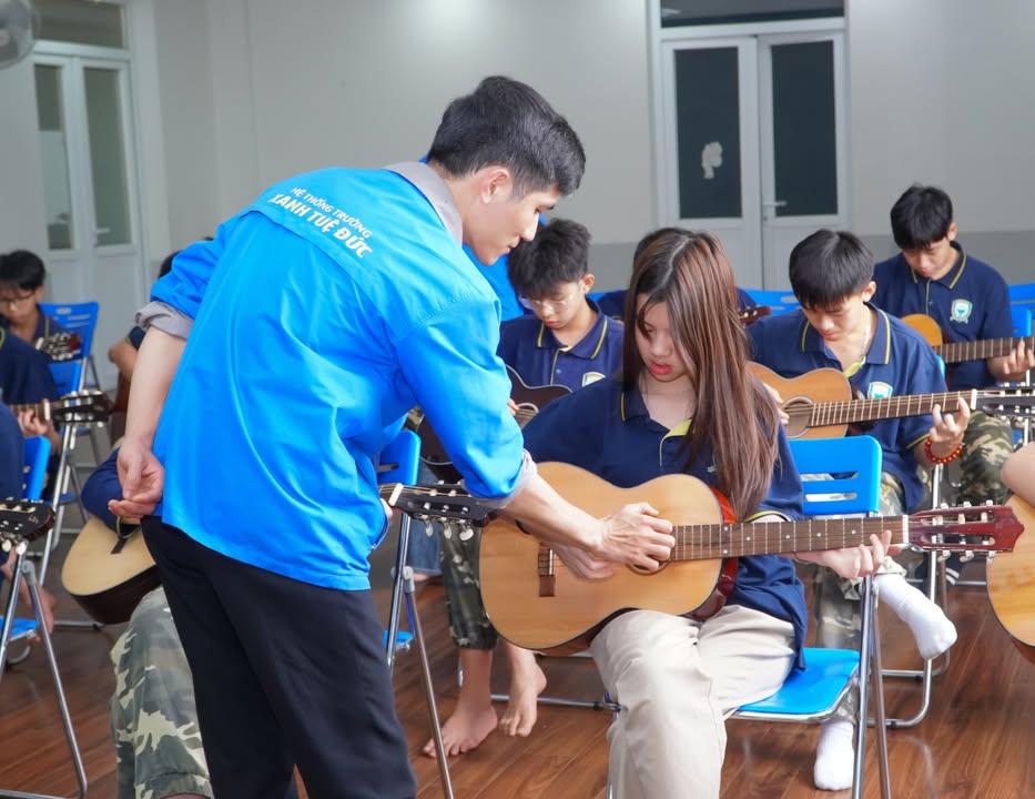 THẾ GIỚI ÂM NHẠC ĐA SẮC MÀU TẠI XANH TUỆ ĐỨC – NƠI CẢM XÚC VÀ KỸ NĂNG CÙNG THĂNG HOA 🎶✨