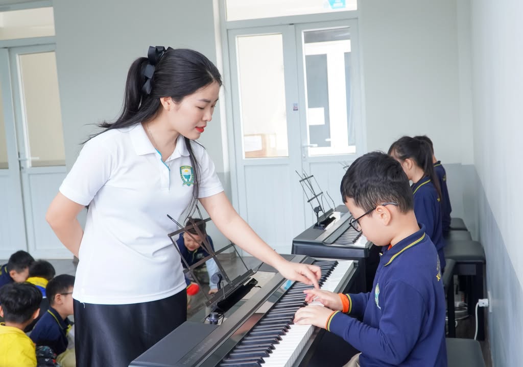 THẾ GIỚI ÂM NHẠC ĐA SẮC MÀU TẠI XANH TUỆ ĐỨC – NƠI CẢM XÚC VÀ KỸ NĂNG CÙNG THĂNG HOA 🎶✨