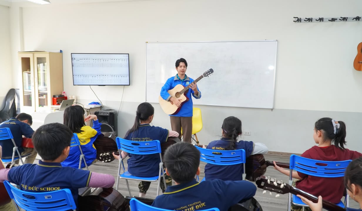 THẾ GIỚI ÂM NHẠC ĐA SẮC MÀU TẠI XANH TUỆ ĐỨC – NƠI CẢM XÚC VÀ KỸ NĂNG CÙNG THĂNG HOA 🎶✨