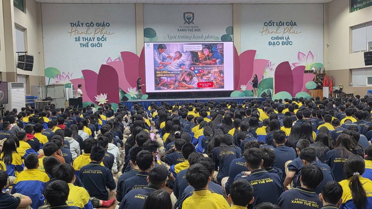 🌱 BUỔI CHÀO CỜ ĐẶC BIỆT – KHI HỌC SINH CHIA SẺ VỚI HỌC SINH CÁCH LÀM CHỦ CHÍNH MÌNH TRONG THẾ GIỚI SỐ 🌱