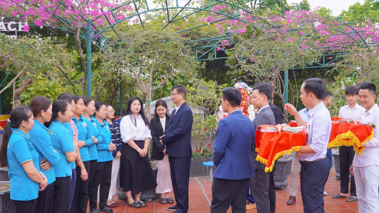 🌸 CHÚC MỪNG NGÀY QUỐC TẾ PHỤ NỮ 8/3! 🌸