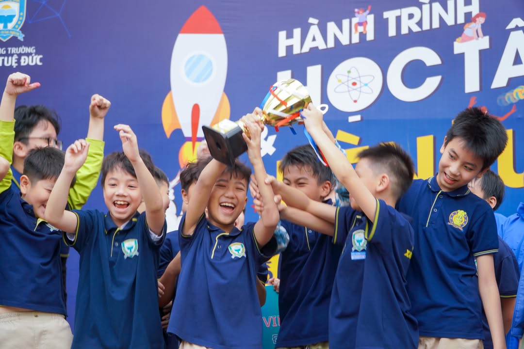 🌸🌸 CHÚC MỪNG NGÀY QUỐC TẾ HẠNH PHÚC 20/3/2026: HẠNH PHÚC LÀ HÀNH TRÌNH CHÚNG TA ĐANG BƯỚC CÙNG NHAU