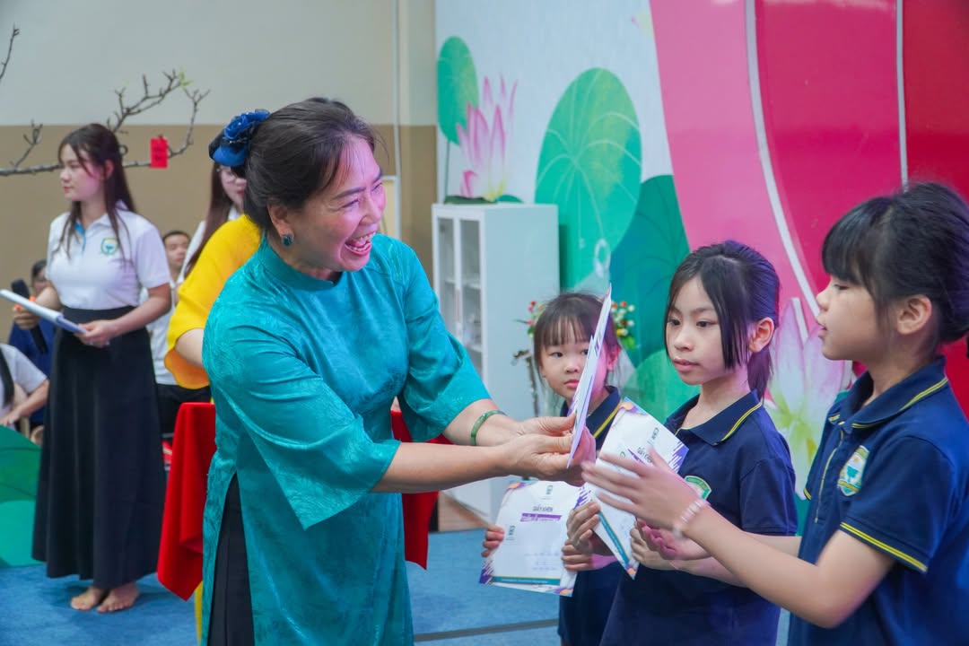 🎉 SÁNG THỨ 2 RỰC RỠ: TÔN VINH NHỮNG "ĐẠI SỨ HÒA BÌNH" VÀ CÁC CÁ NHÂN XUẤT SẮC CỦA XANH TUỆ ĐỨC! 🌟