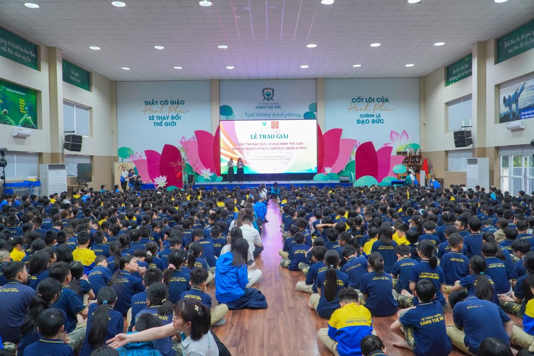 🎉 SÁNG THỨ 2 RỰC RỠ: TÔN VINH NHỮNG "ĐẠI SỨ HÒA BÌNH" VÀ CÁC CÁ NHÂN XUẤT SẮC CỦA XANH TUỆ ĐỨC! 🌟