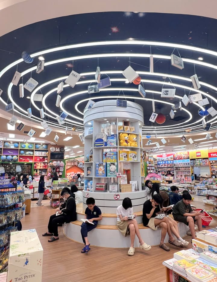 🌟 NIỀM VUI VỚI HOẠT ĐỘNG ĐI NHÀ SÁCH VÀ VĂN HÓA ĐỌC CỦA HỌC SINH NỘI TRÚ XANH TUỆ ĐỨC