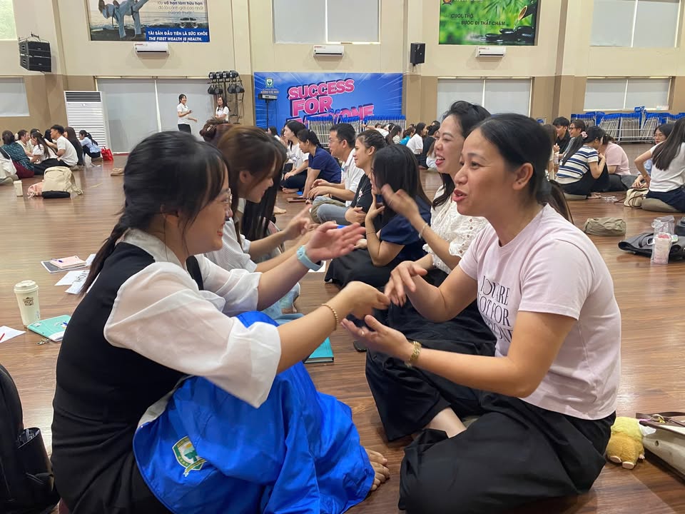 LẮNG NGHE ĐỂ ĐỒNG HÀNH, GIAO TIẾP ĐỂ KẾT NỐI 💚🩷💛
