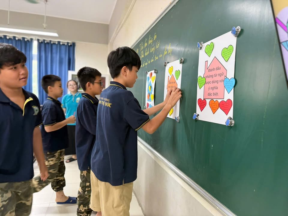 🇻🇳🇻🇳 HƯỚNG TỚI NGÀY 30/4 - HỌC SINH ĐƯỢC NUÔI DƯỠNG TÌNH YÊU NƯỚC QUA BỘ MÔN TIẾNG VIỆT