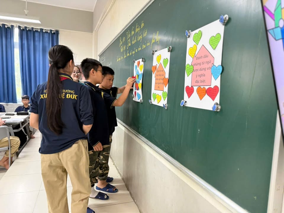 🇻🇳🇻🇳 HƯỚNG TỚI NGÀY 30/4 - HỌC SINH ĐƯỢC NUÔI DƯỠNG TÌNH YÊU NƯỚC QUA BỘ MÔN TIẾNG VIỆT