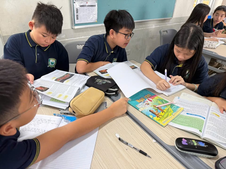 🇻🇳🇻🇳 HƯỚNG TỚI NGÀY 30/4 - HỌC SINH ĐƯỢC NUÔI DƯỠNG TÌNH YÊU NƯỚC QUA BỘ MÔN TIẾNG VIỆT