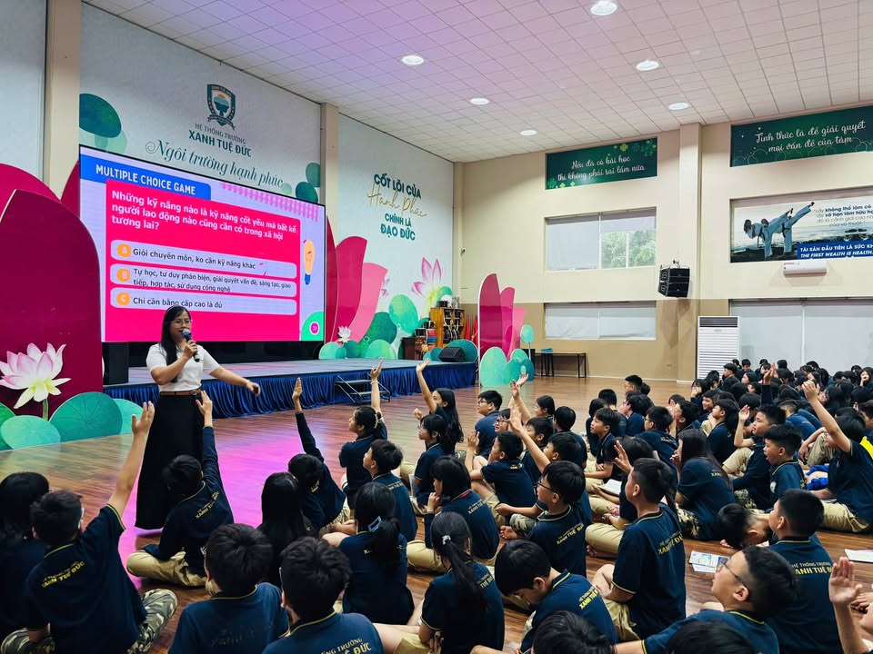 🌿 SINH HOẠT DƯỚI CỜ ĐẦU TUẦN: VINH DANH – RÈN NỀN NẾP – ĐỊNH HƯỚNG TƯƠNG LAI CHO HỌC SINH 🌿
