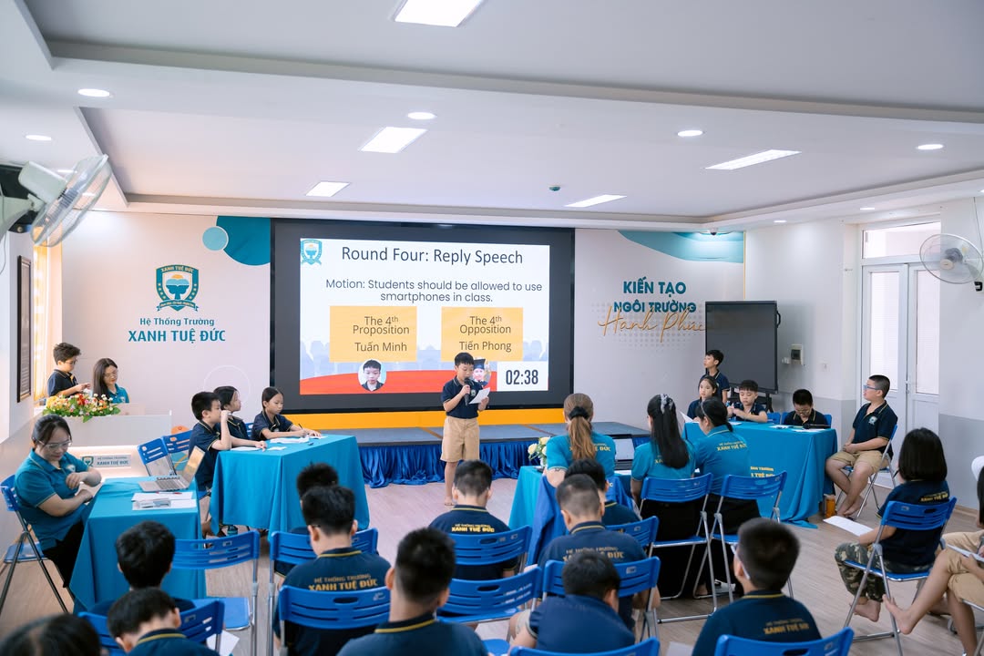 📚💬 SMARTPHONES IN CLASS? – CÙNG NGHE CÁC “NHÀ TRANH BIỆN NHÍ” LÊN TIẾNG!