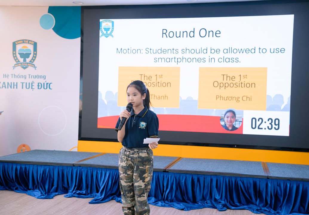 📚💬 SMARTPHONES IN CLASS? – CÙNG NGHE CÁC “NHÀ TRANH BIỆN NHÍ” LÊN TIẾNG!