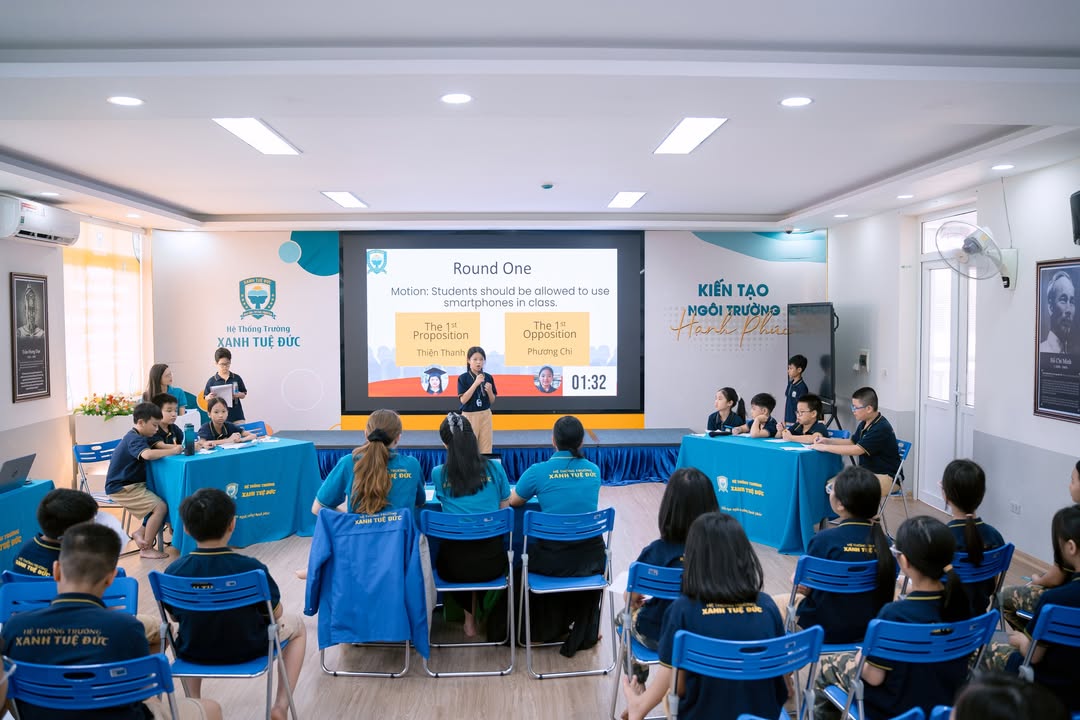 📚💬 SMARTPHONES IN CLASS? – CÙNG NGHE CÁC “NHÀ TRANH BIỆN NHÍ” LÊN TIẾNG!