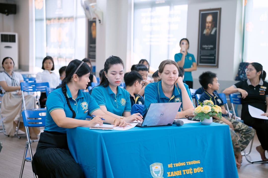 📚💬 SMARTPHONES IN CLASS? – CÙNG NGHE CÁC “NHÀ TRANH BIỆN NHÍ” LÊN TIẾNG!