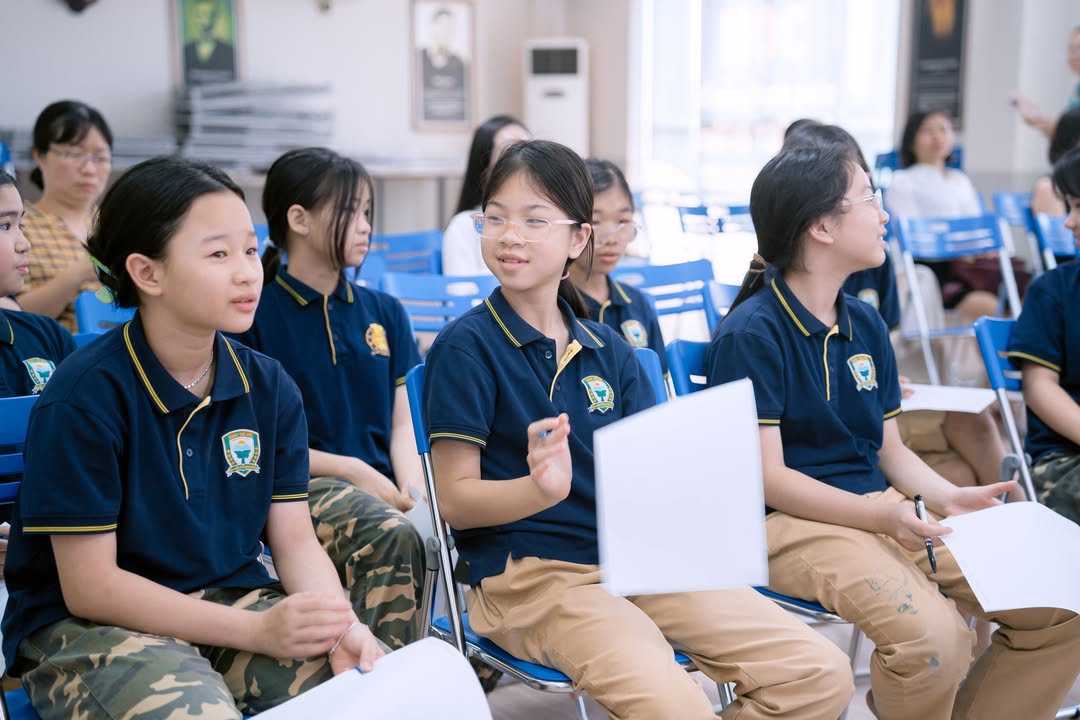 📚💬 SMARTPHONES IN CLASS? – CÙNG NGHE CÁC “NHÀ TRANH BIỆN NHÍ” LÊN TIẾNG!