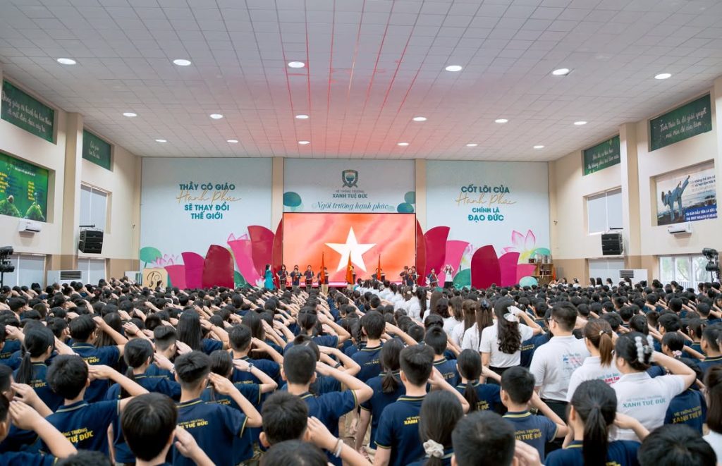 CHÀO CỜ ĐẦU TUẦN – KHÉP LẠI MỘT HÀNH TRÌNH, SẴN SÀNG CHO CHẶNG ĐUA CUỐI NĂM 🌟