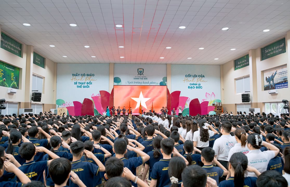 CHÀO CỜ ĐẦU TUẦN – KHÉP LẠI MỘT HÀNH TRÌNH, SẴN SÀNG CHO CHẶNG ĐUA CUỐI NĂM 🌟