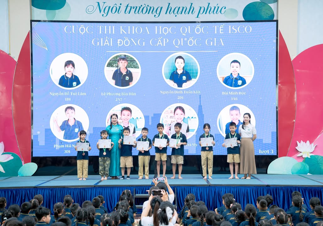 CHÀO CỜ ĐẦU TUẦN – KHÉP LẠI MỘT HÀNH TRÌNH, SẴN SÀNG CHO CHẶNG ĐUA CUỐI NĂM 🌟