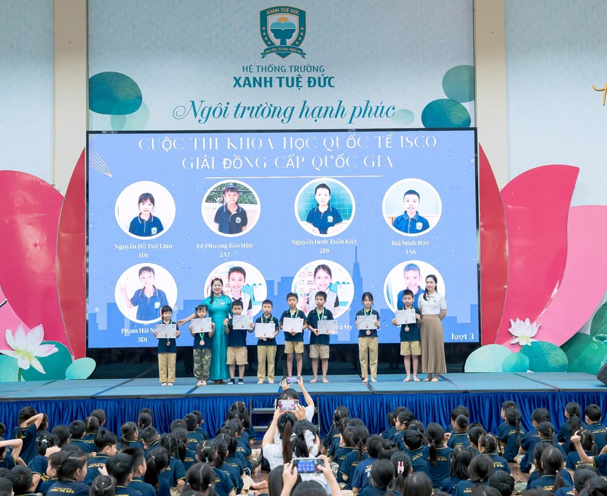 CHÀO CỜ ĐẦU TUẦN – KHÉP LẠI MỘT HÀNH TRÌNH, SẴN SÀNG CHO CHẶNG ĐUA CUỐI NĂM 🌟
