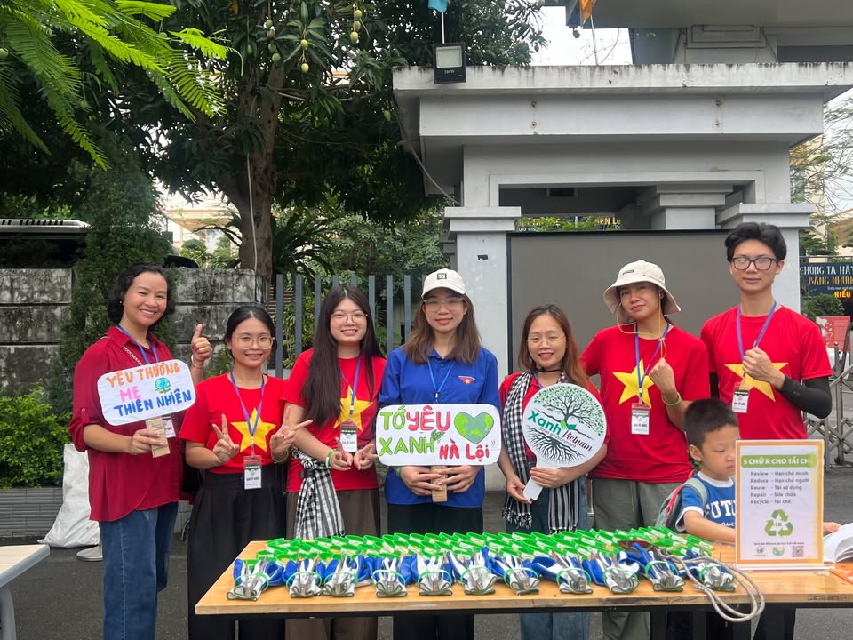 💚 NGÀY CHỦ NHẬT XANH – KHI CẢ GIA ĐÌNH CÙNG NHẶT RÁC VÀ ĐỔI RÁC LẤY CÂY 💚