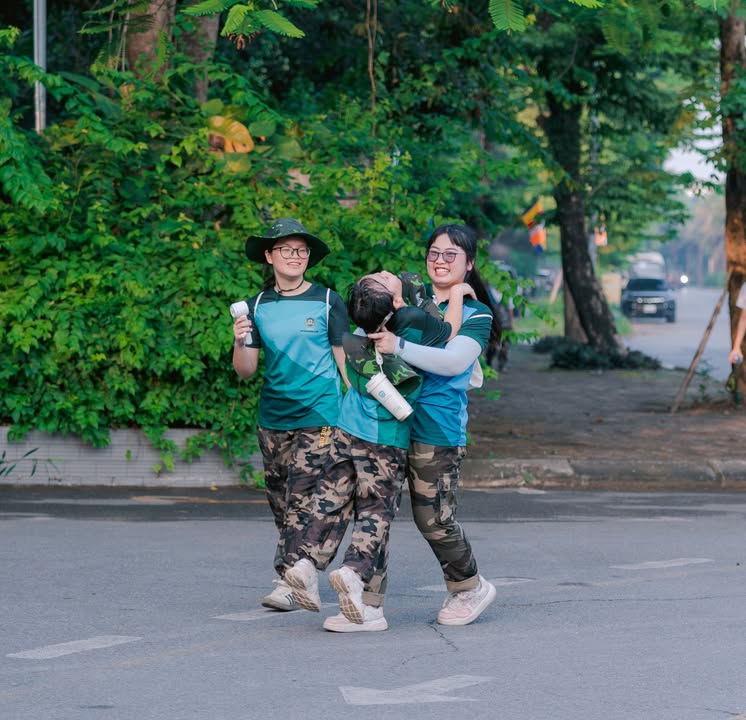 👟👟THỬ THÁCH HÀNH QUÂN ĐÊM TỪ 2H30 SÁNG - 15KM VƯỢT QUA CHÍNH MÌNH CỦA HỌC SINH KHÓA HÈ NỘI TRÚ