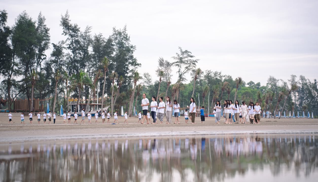🌄 HỌC SINH KHÓA HÈ TRƯỜNG XANH THỰC HÀNH ĐI THONG DONG TRÊN BÃI BIỂN