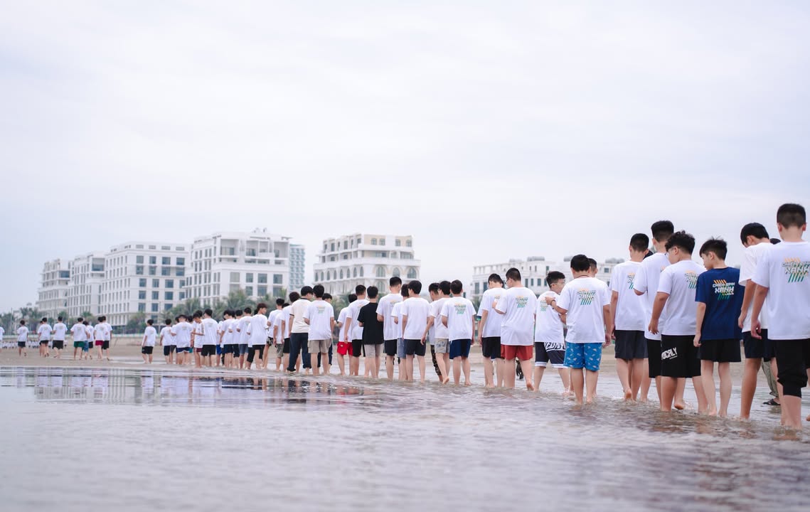 🌄 HỌC SINH KHÓA HÈ TRƯỜNG XANH THỰC HÀNH ĐI THONG DONG TRÊN BÃI BIỂN