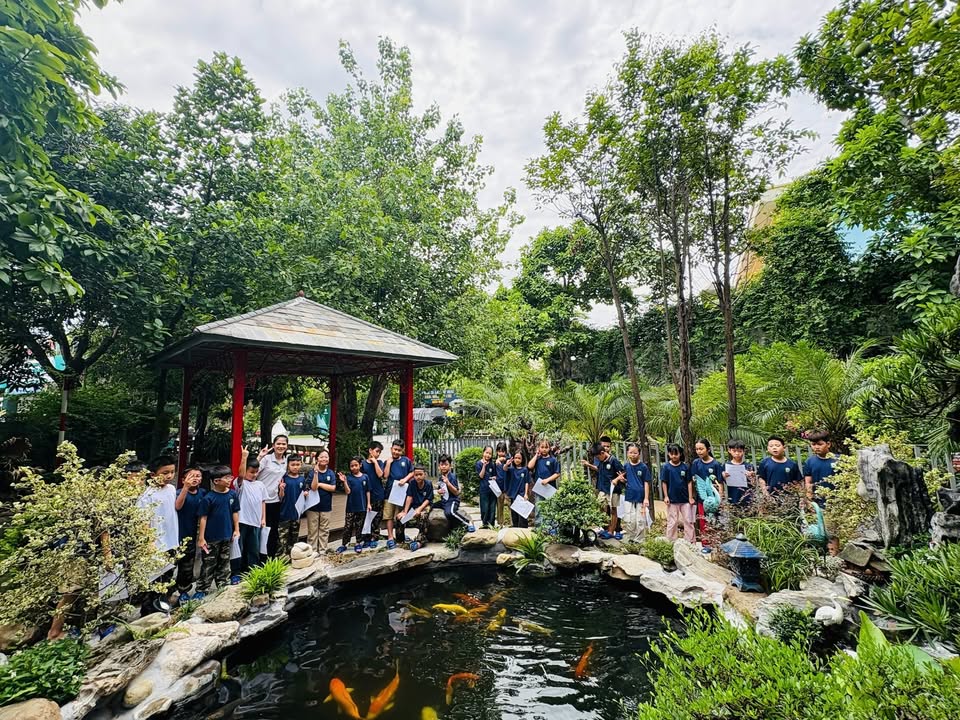 🌿 LỚP HỌC KHÔNG TƯỜNG – NƠI TOÁN HỌC NỞ HOA GIỮA THIÊN NHIÊN