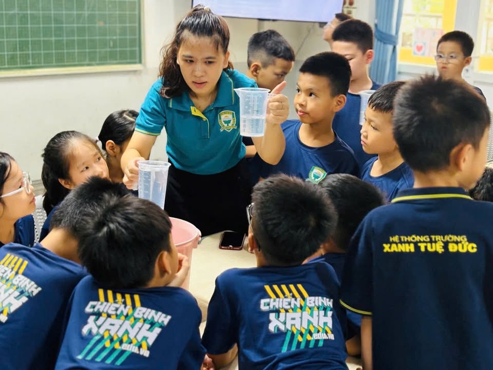 TỪ THỬ THÁCH ĐONG NƯỚC ĐẾN NĂNG LỰC GIẢI QUYẾT VẤN ĐỀ TRONG KHÓA HÈ BÁN TRÚ