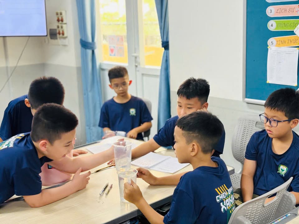TỪ THỬ THÁCH ĐONG NƯỚC ĐẾN NĂNG LỰC GIẢI QUYẾT VẤN ĐỀ TRONG KHÓA HÈ BÁN TRÚ