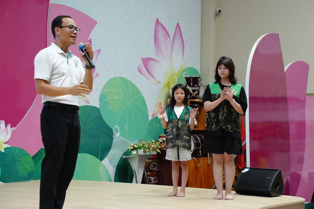 🌼 HỌC SINH KHÓA HÈ A2 NGHE CHIA SẺ CHỦ ĐỀ "SỰ KỲ DIỆU CỦA LÒNG BIẾT ƠN"