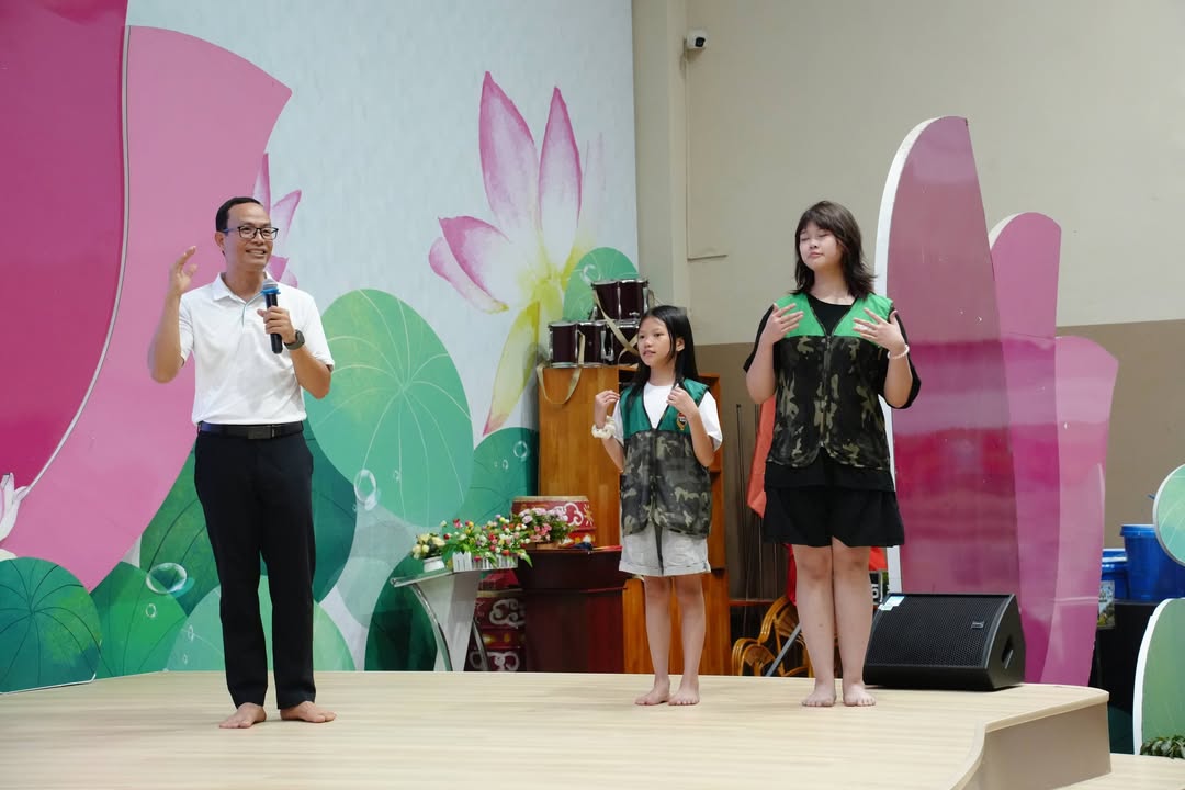 🌼 HỌC SINH KHÓA HÈ A2 NGHE CHIA SẺ CHỦ ĐỀ "SỰ KỲ DIỆU CỦA LÒNG BIẾT ƠN"
