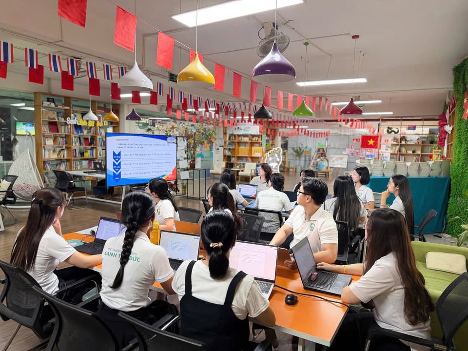🌱 THẦY CÔ KHÔNG NGỪNG HỌC ĐỂ DẪN ĐƯỜNG CHO SỰ TRƯỞNG THÀNH CỦA HỌC SINH