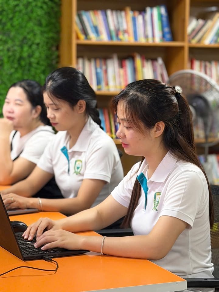 🌱 THẦY CÔ KHÔNG NGỪNG HỌC ĐỂ DẪN ĐƯỜNG CHO SỰ TRƯỞNG THÀNH CỦA HỌC SINH