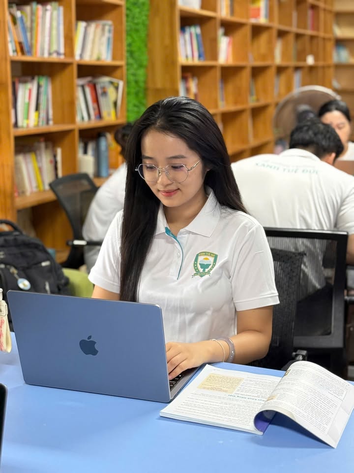 🌱 THẦY CÔ KHÔNG NGỪNG HỌC ĐỂ DẪN ĐƯỜNG CHO SỰ TRƯỞNG THÀNH CỦA HỌC SINH