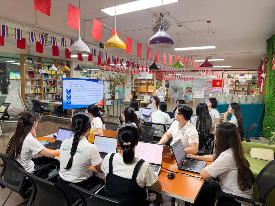 🌱 THẦY CÔ KHÔNG NGỪNG HỌC ĐỂ DẪN ĐƯỜNG CHO SỰ TRƯỞNG THÀNH CỦA HỌC SINH