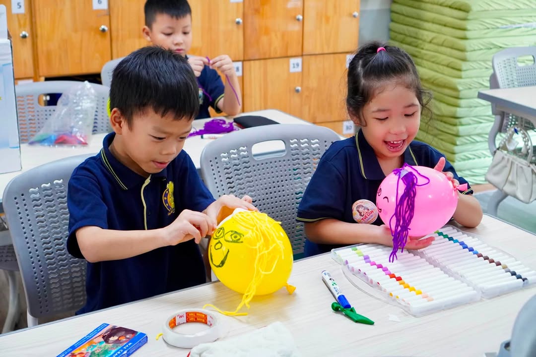 🎈 MINI PROJECT “COLORFUL BALLOON FAMILY” – HỌC TIẾNG ANH QUA TRẢI NGHIỆM CÙNG GIÁO VIÊN NƯỚC NGOÀI 🌎✨