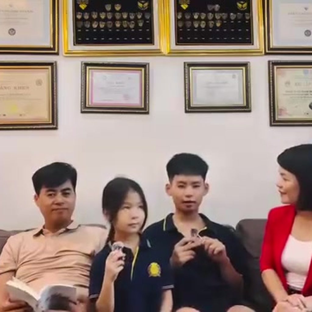 🌺 [HÀNH TRÌNH ĐỌC SÁCH] GIỚI THIỆU CUỐN SÁCH "THƯƠNG MẸ" GIA ĐÌNH BẠN LÂM TÂM NHƯ, 4A3 & LÂM NHẬT MINH, 8A4 TRƯỜNG XANH TUỆ ĐỨC 📖📖