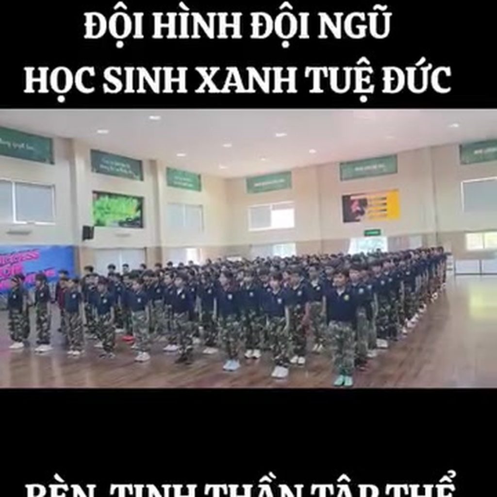 💚 Nhìn các con đứng đội hình ngay ngắn, tự nhiên thấy "yên" hơn.