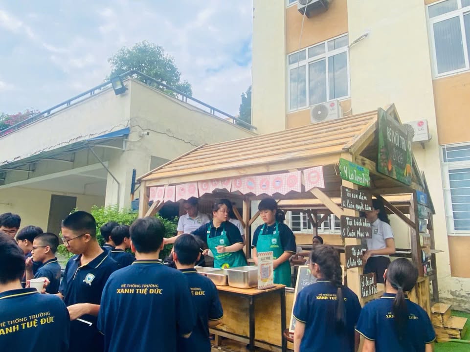 💚 HỌC SINH RÈN KỸ NĂNG VÀ SỰ SẺ CHIA TỪ "QUẦY NƯỚC TỬ TẾ"